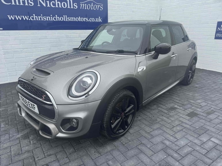 MINI HATCHBACK