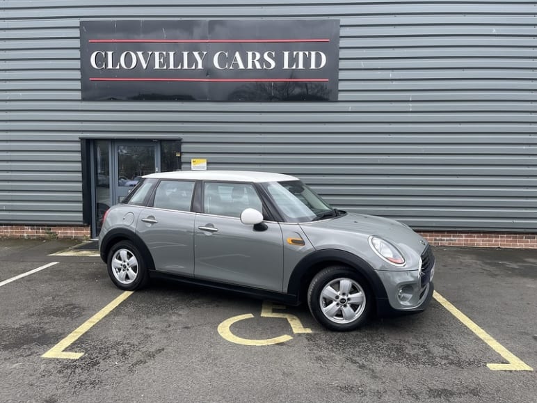 MINI HATCHBACK