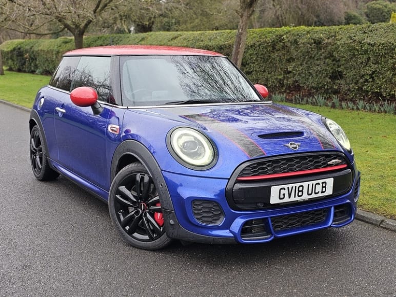 MINI HATCHBACK