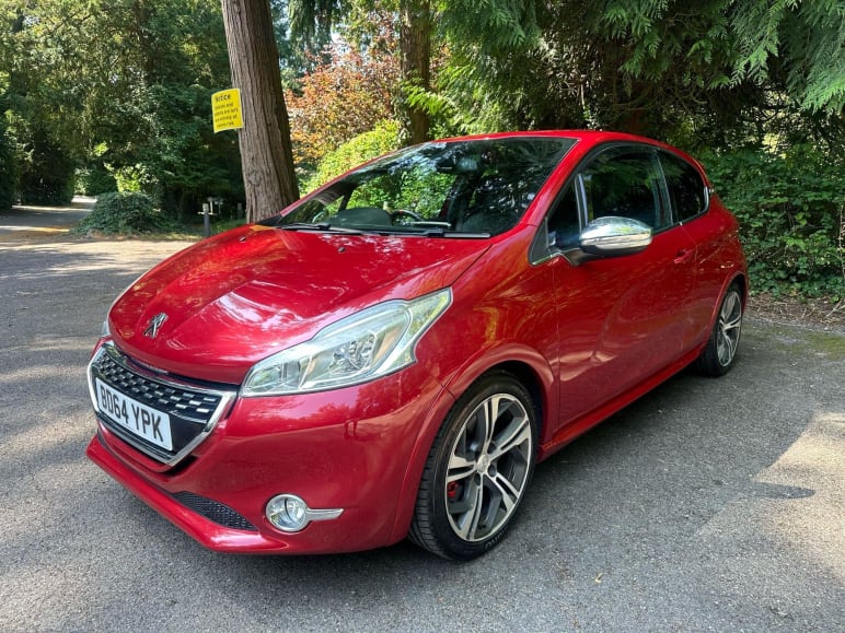 PEUGEOT 208