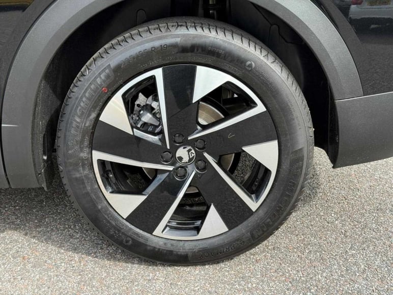 1.2 Hybrid [136] GS 5dr e-DCT6