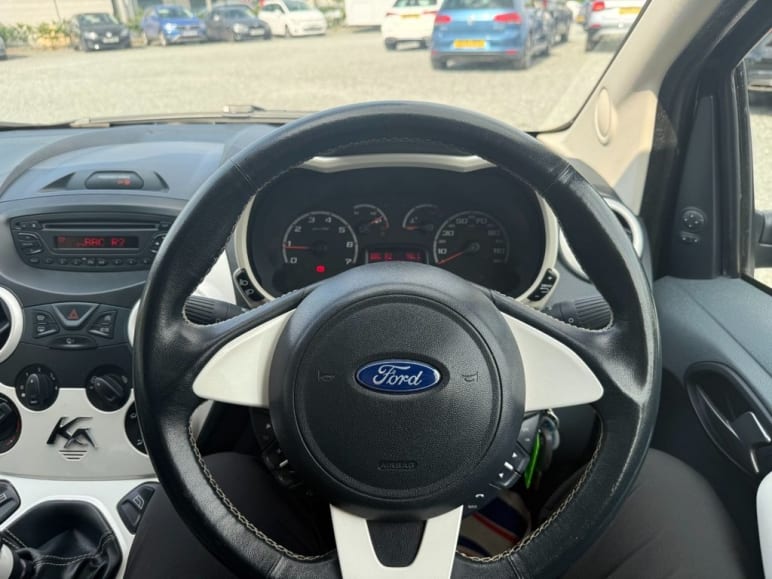 1.2 Zetec Black Edition Hatchback 3dr Petrol Manua