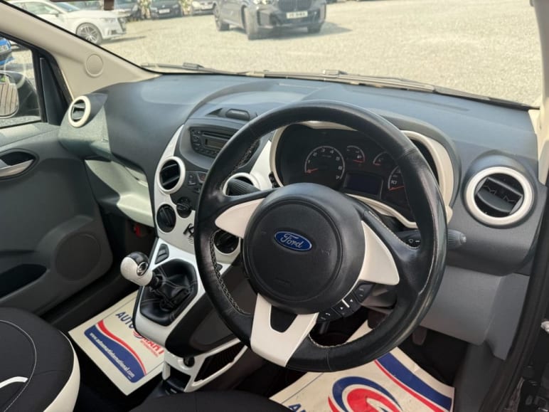 1.2 Zetec Black Edition Hatchback 3dr Petrol Manua