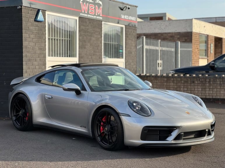 PORSCHE 911