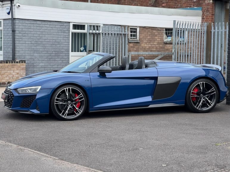 5.2 FSI V10 Performance Carbon Black Spyder S Tron
