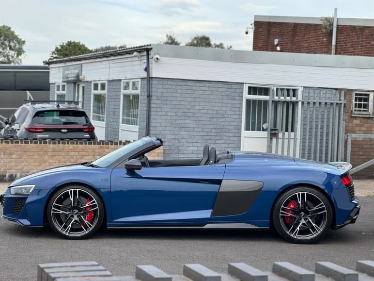 5.2 FSI V10 Performance Carbon Black Spyder S Tron