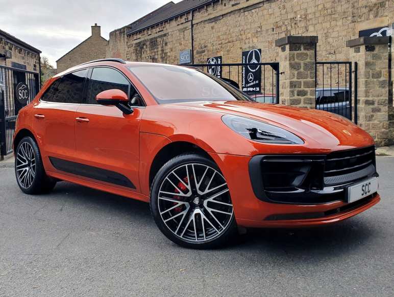 PORSCHE MACAN