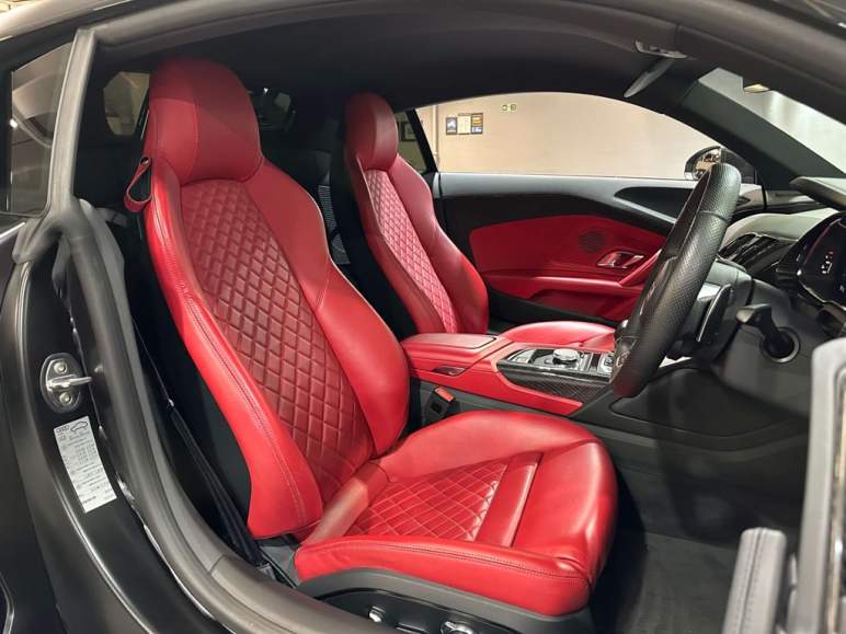Performance Carbon Black V10 Quattro Semi-Auto 4WD
