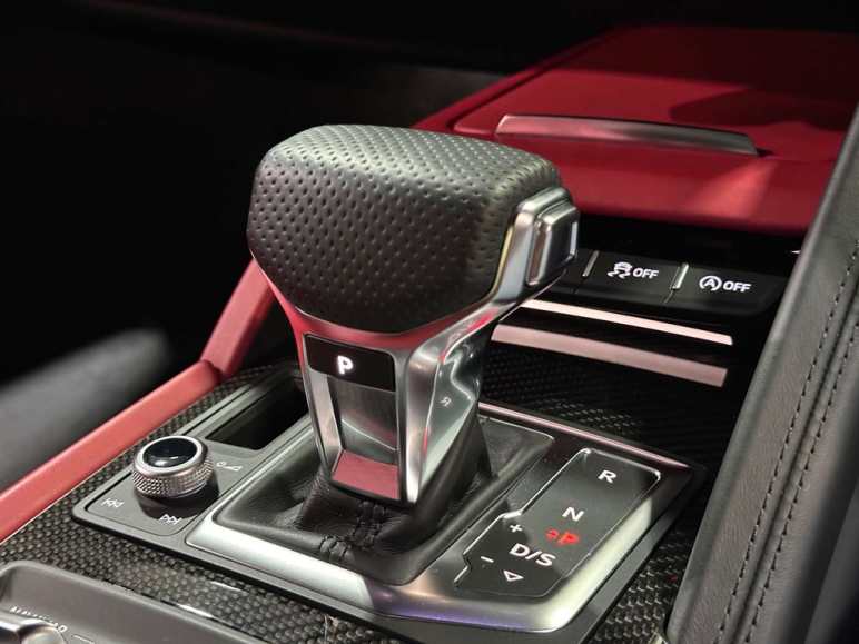 Performance Carbon Black V10 Quattro Semi-Auto 4WD