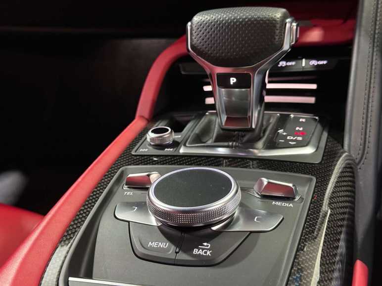 Performance Carbon Black V10 Quattro Semi-Auto 4WD