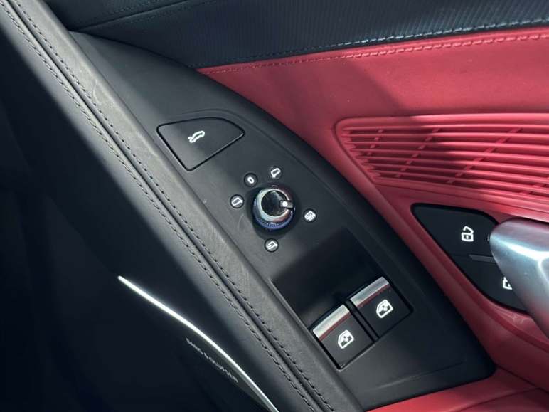 Performance Carbon Black V10 Quattro Semi-Auto 4WD