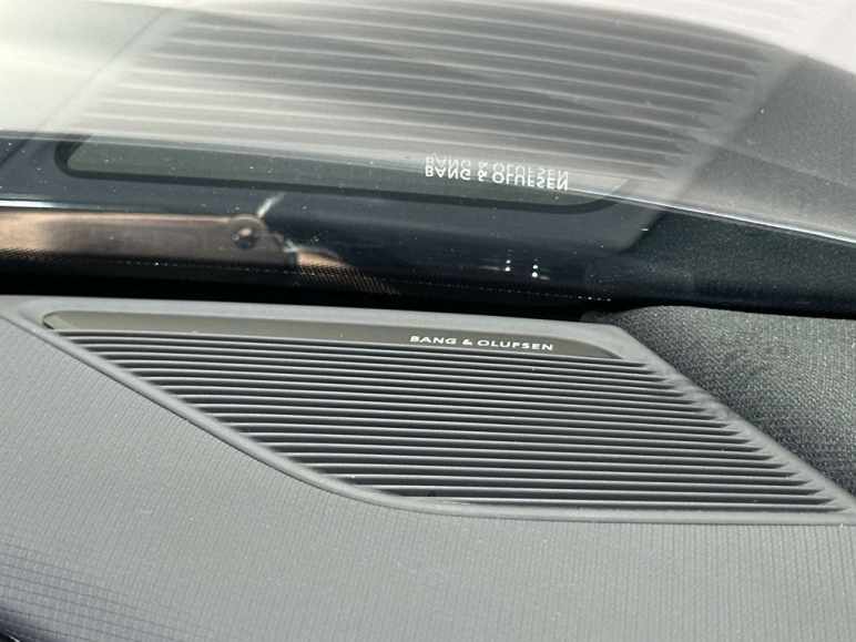 Performance Carbon Black V10 Quattro Semi-Auto 4WD