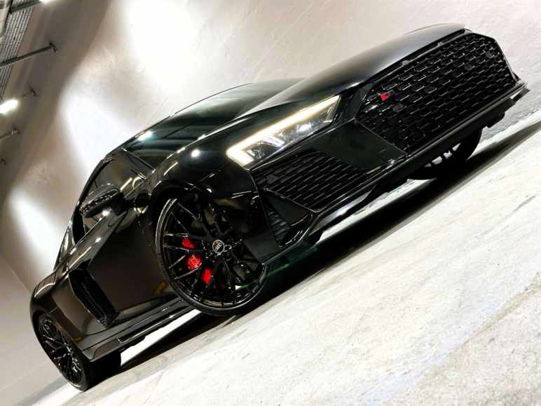 Performance Carbon Black V10 Quattro Semi-Auto 4WD