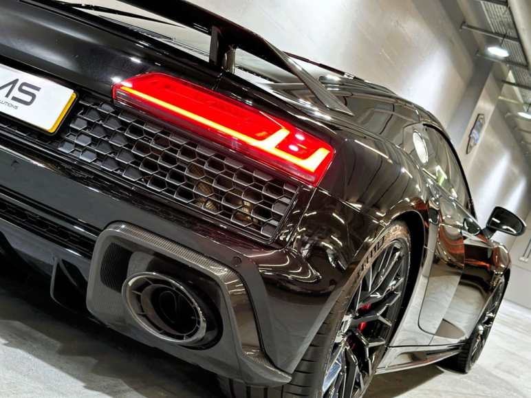Performance Carbon Black V10 Quattro Semi-Auto 4WD