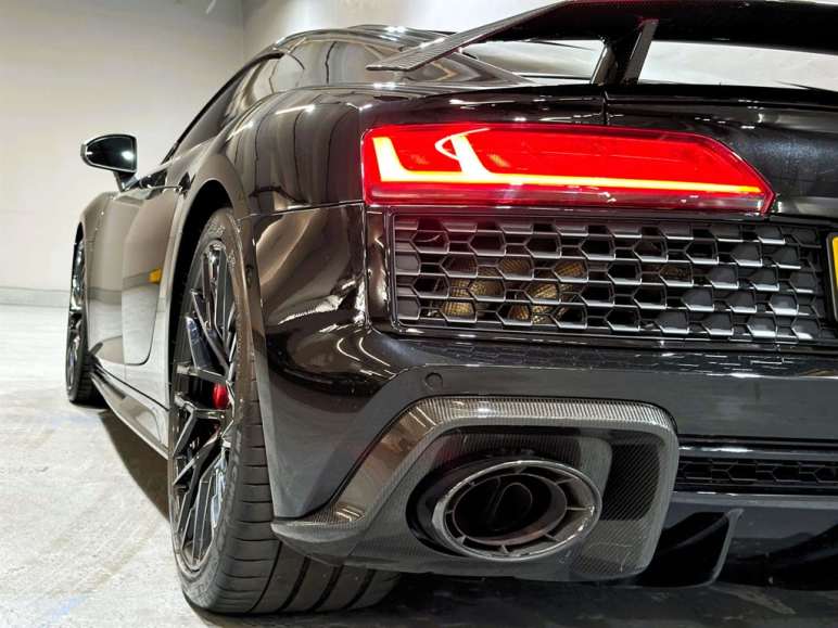 Performance Carbon Black V10 Quattro Semi-Auto 4WD