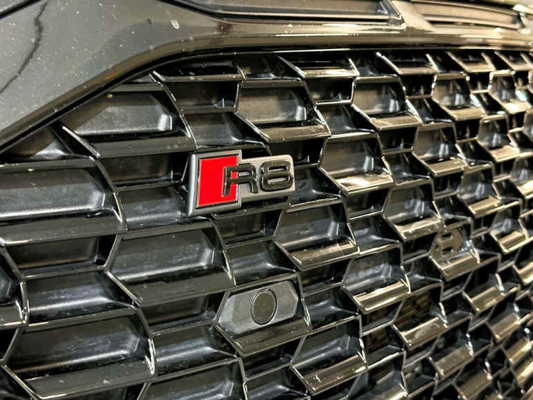 Performance Carbon Black V10 Quattro Semi-Auto 4WD