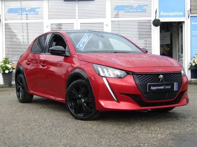 PEUGEOT 208