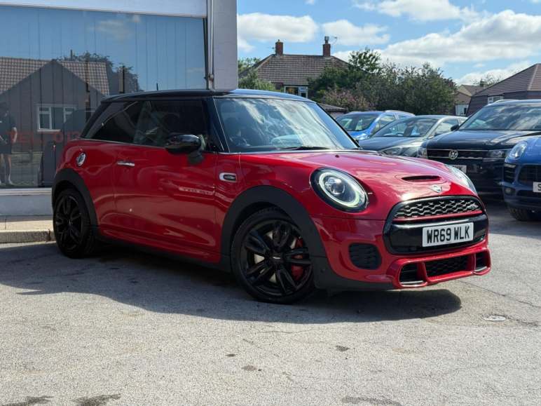 MINI HATCHBACK