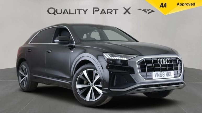 AUDI Q8