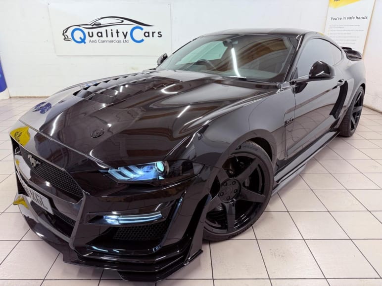 FORD MUSTANG