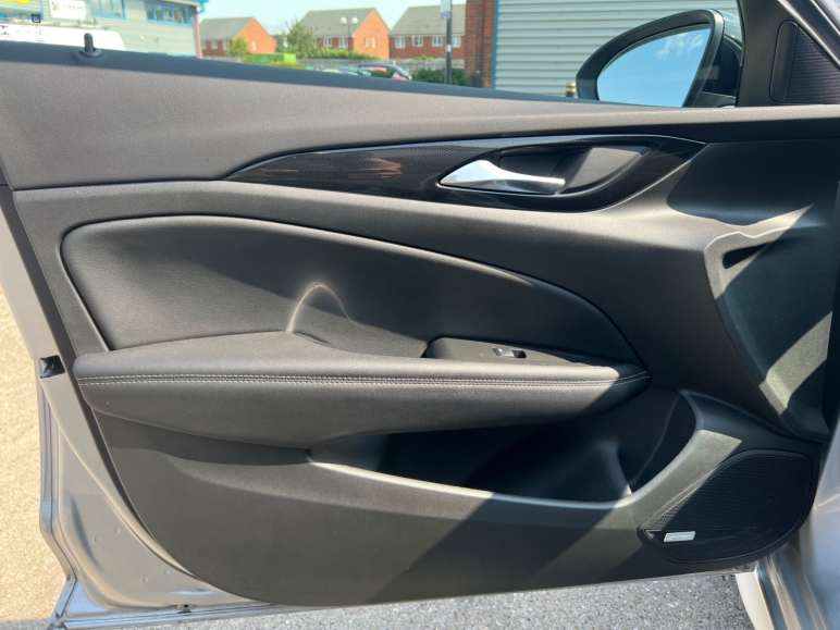 2.0 Turbo 200 SRi VX-Line Nav 5dr Auto