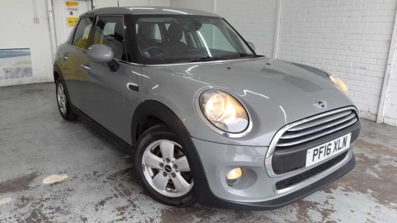 MINI HATCHBACK