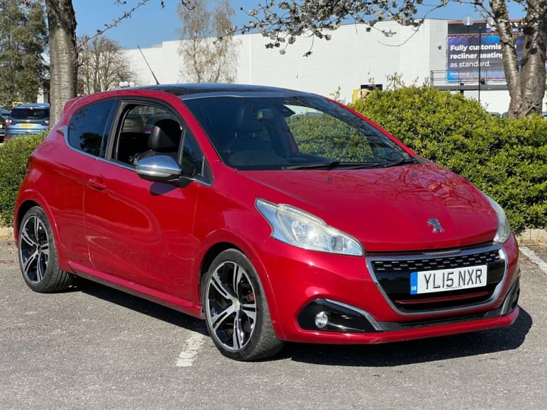 PEUGEOT 208