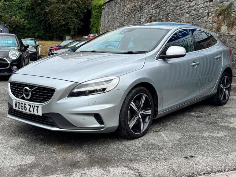 VOLVO V40