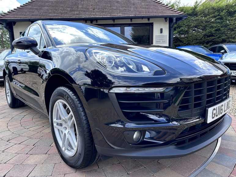 PORSCHE MACAN