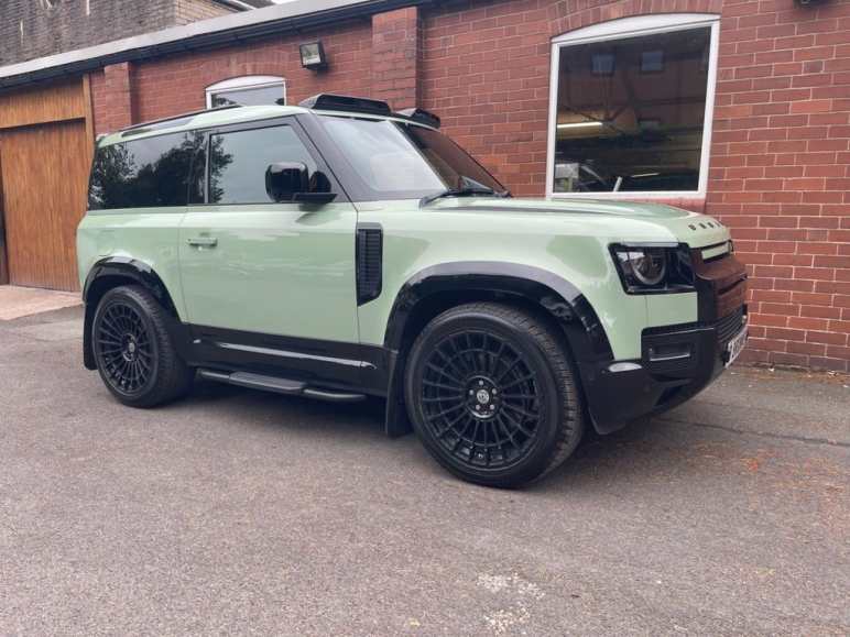 LAND ROVER DEFENDER