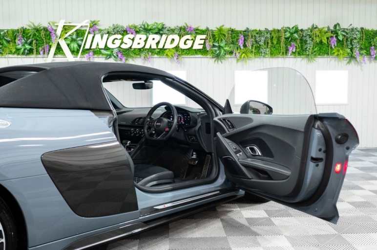 5.2 FSI V10 Performance Carbon Black Spyder 2dr Pe