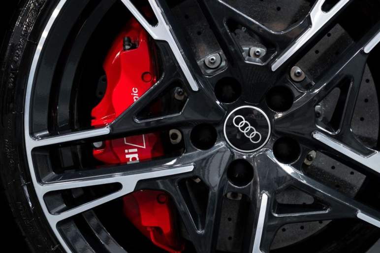 5.2 FSI V10 Performance Carbon Black Spyder 2dr Pe