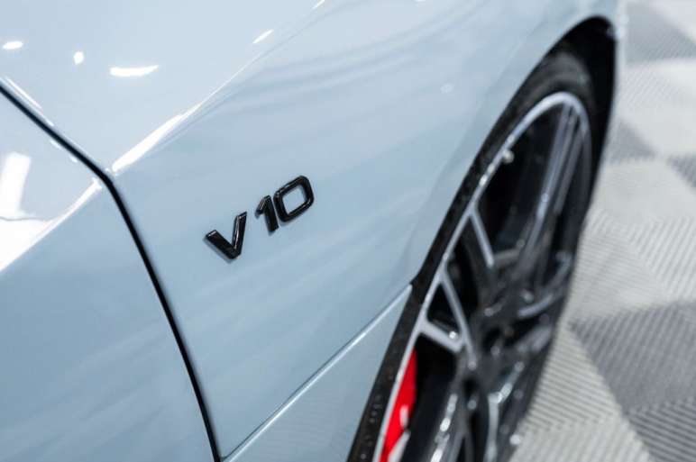 5.2 FSI V10 Performance Carbon Black Spyder 2dr Pe