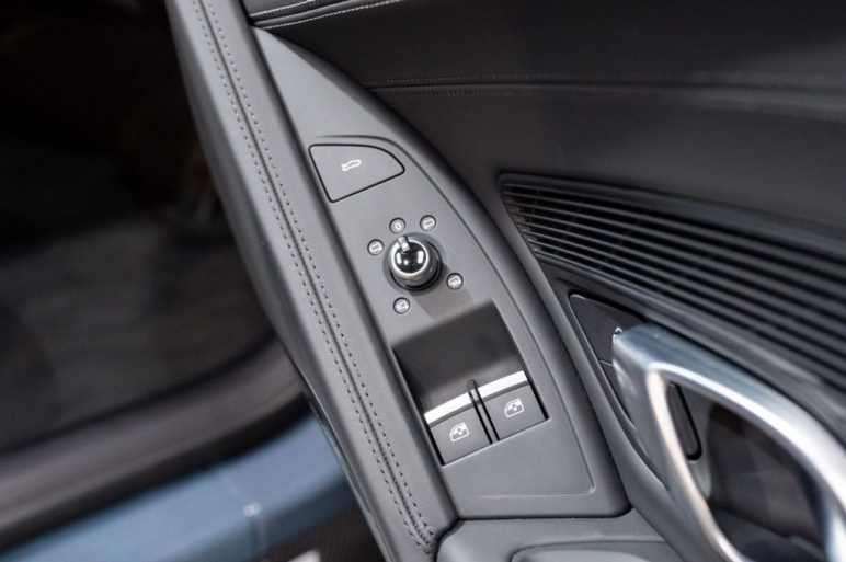 5.2 FSI V10 Performance Carbon Black Spyder 2dr Pe