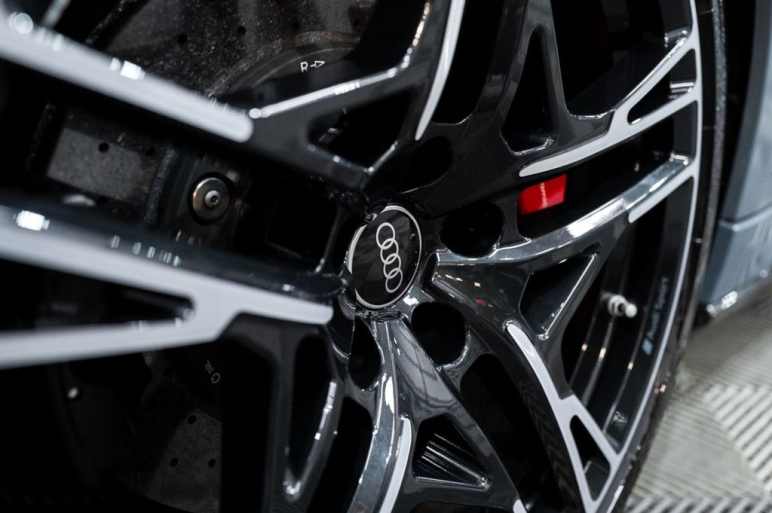 5.2 FSI V10 Performance Carbon Black Spyder 2dr Pe