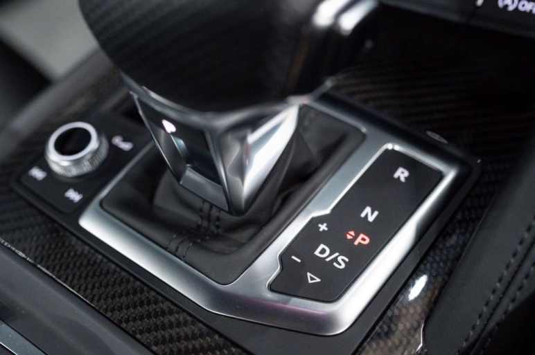 5.2 FSI V10 Performance Carbon Black Spyder 2dr Pe