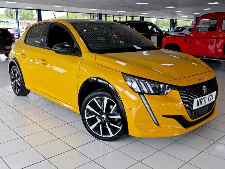 PEUGEOT 208
