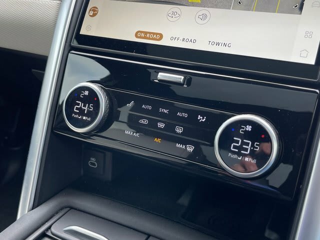 3.0 D300 MHEV Dynamic SE SUV 5dr Diesel Auto 4WD E