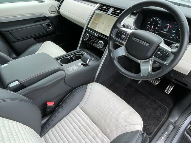 3.0 D300 MHEV Dynamic SE SUV 5dr Diesel Auto 4WD E