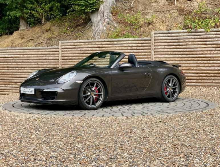 PORSCHE 911