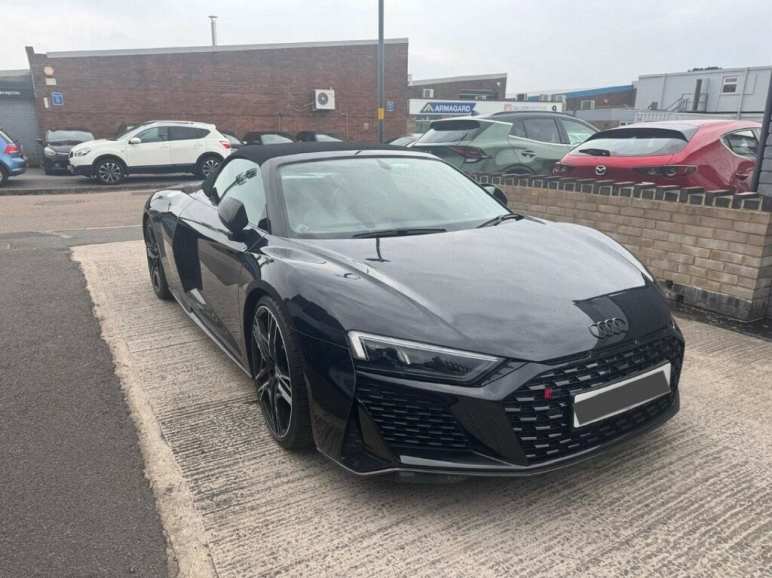 5.2 FSI V10 Performance Carbon Black Spyder S Tron