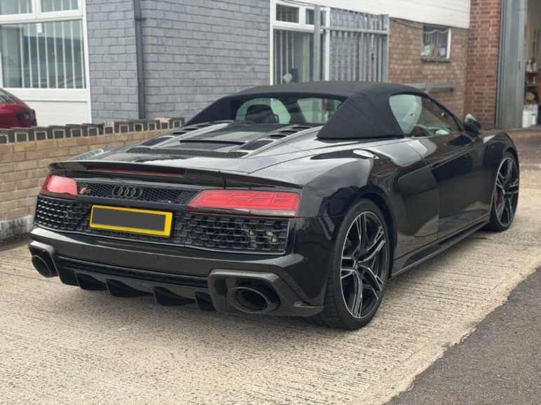 5.2 FSI V10 Performance Carbon Black Spyder S Tron