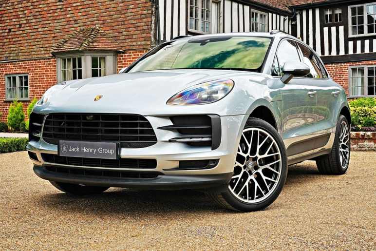 PORSCHE MACAN