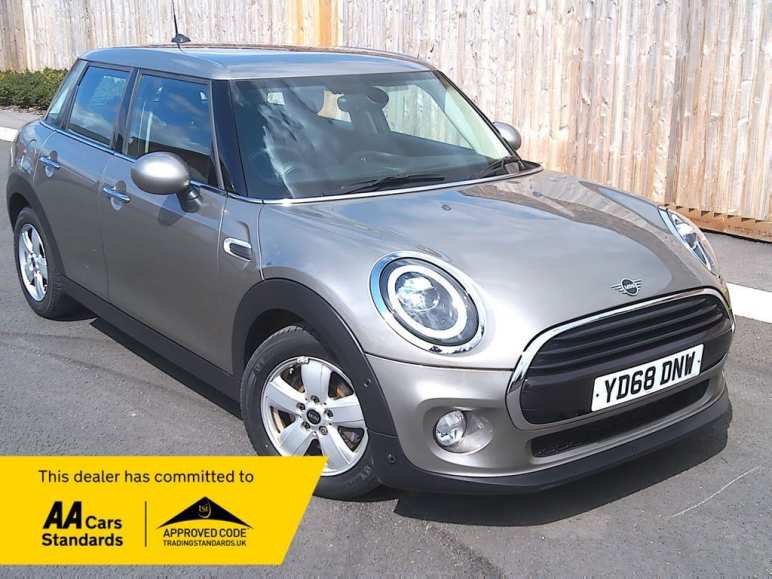 MINI HATCHBACK