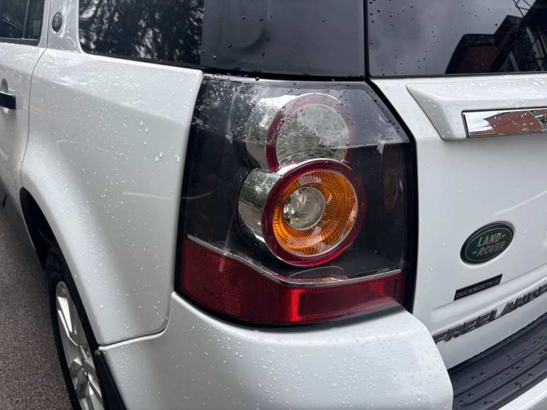 2.2 Freelander Black & White TD4 Auto 4WD 5dr
