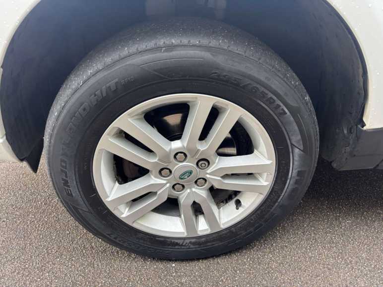 2.2 Freelander Black & White TD4 Auto 4WD 5dr