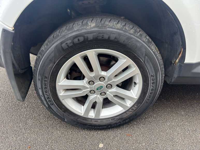 2.2 Freelander Black & White TD4 Auto 4WD 5dr