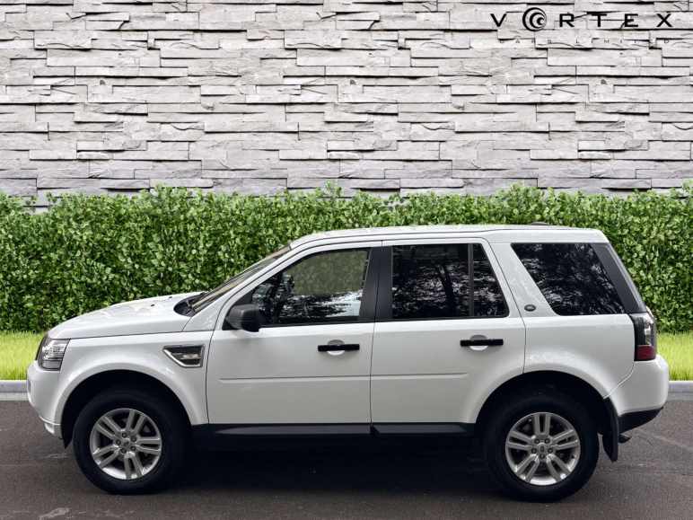 2.2 Freelander Black & White TD4 Auto 4WD 5dr