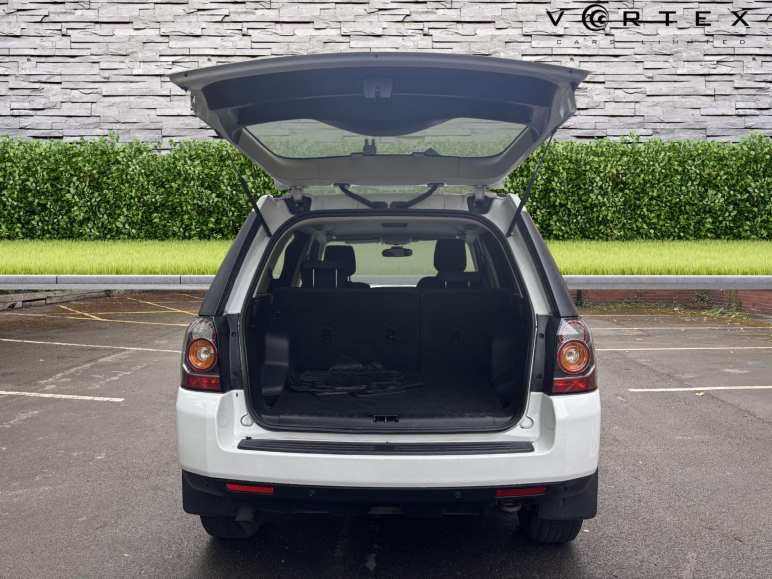 2.2 Freelander Black & White TD4 Auto 4WD 5dr