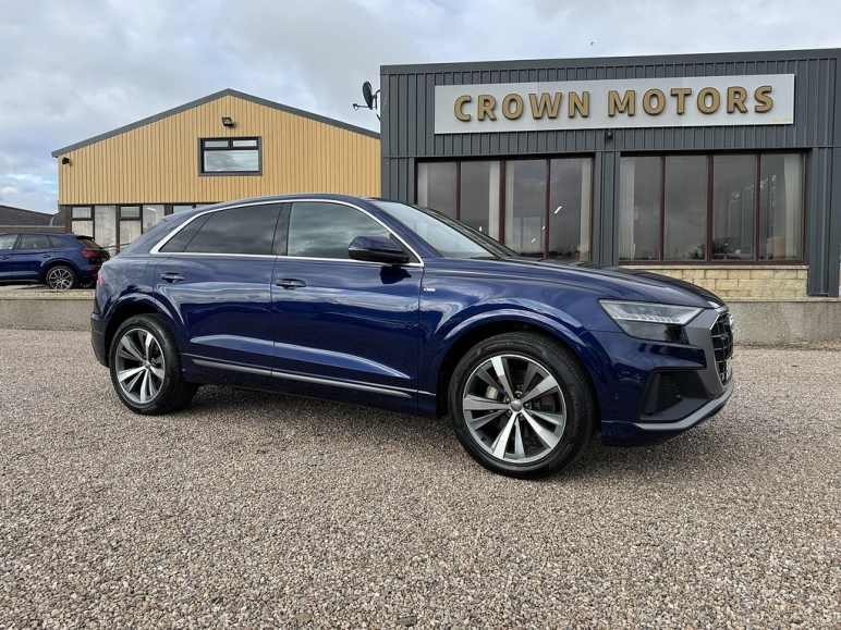 AUDI Q8